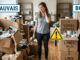 Emballage : image ou photo d'une personne en plein déménagement devant plusieurs cartons. A gauche un carton mal préparé qui déborde. A droite, des cartons bien organisés, étiquetés et fermés correctement.